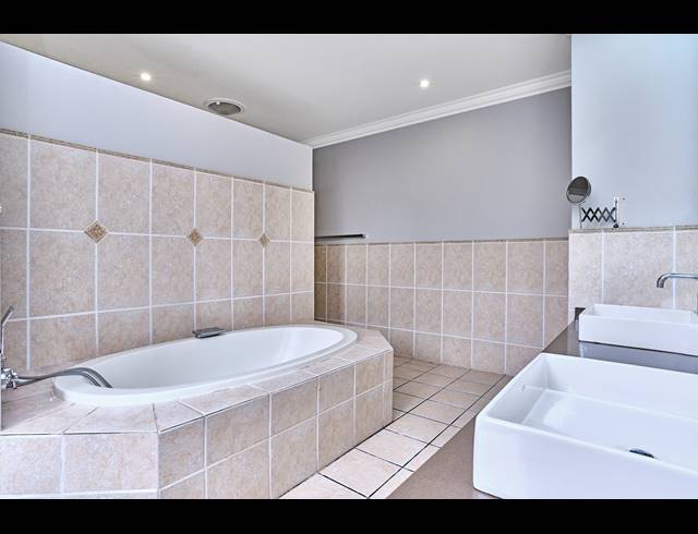 6 BEDROOM HOUSE FOR SALE IN BLUE HILLS COUNTRY ESTATE